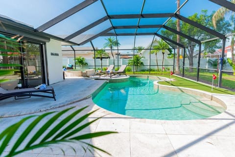 NEW LISTING! Fanta Sea- Salt Water Pool!! House in Naples Park