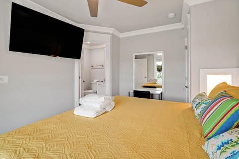 Suite Emotion House in Oak Island