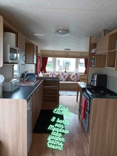 Tina's caravan hire Campground/ 
RV Resort in Chapel Saint Leonards