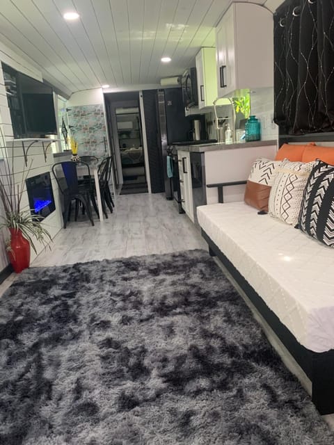 Pet Friendly, Unique tour bus conversion, The Jitney Villa in Groveland