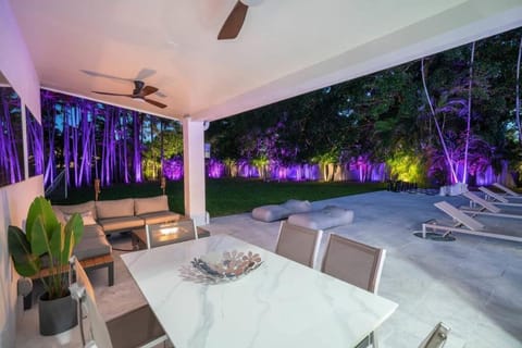 Luxury Villa Azure with Heated Pool 20 minutes to Beach Villa in Golden Glades