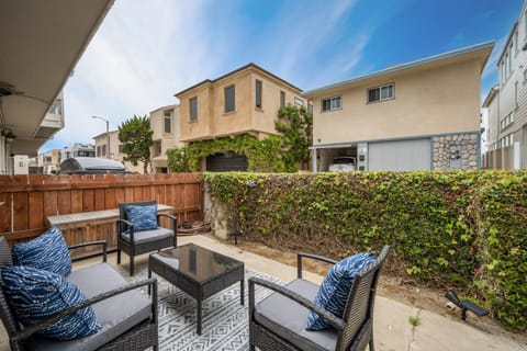 2 Bedroom steps to the beach in West Newport House in Costa Mesa