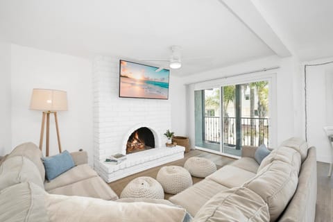 6 Bedroom Duplex near the Balboa Pier and Fun Zone with AC Haus in Balboa Peninsula