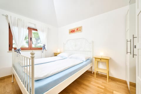 Bed, Photo of the whole room, Bedroom, towels, wardrobe