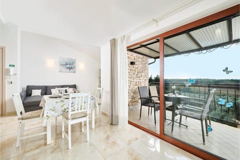 Day, Balcony/Terrace, Balcony/Terrace, Living room, Seating area, Dining area, Time of day