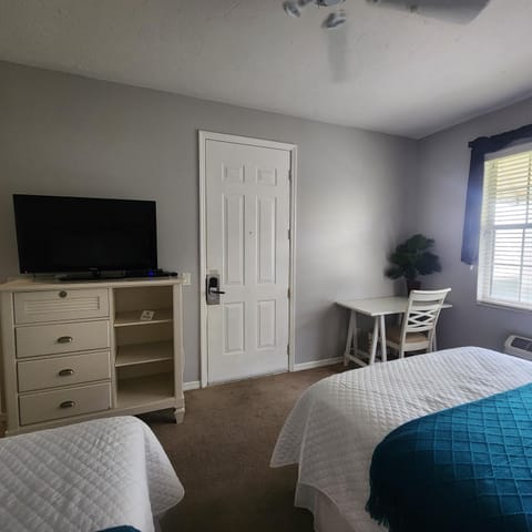 1 bedroom (2 queen beds) 1 Bath at IMG Near Beach Condo in Longboat Key