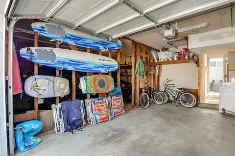 TWO BEACHFRONT BUNGALOWS ON THE SAND IN Newport Beach House in Balboa Peninsula