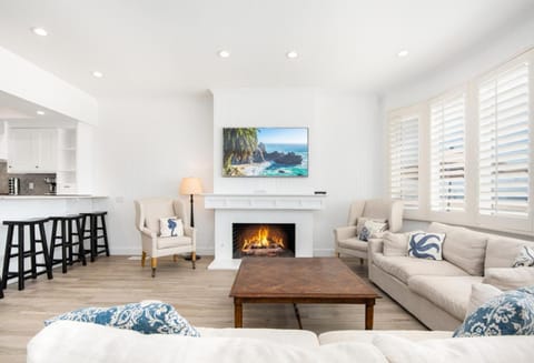 Luxury 4 Bedroom Oceanfront Home with AC House in Balboa Peninsula