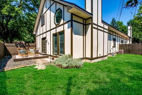 Property building, Facade/entrance, Day, Seating area