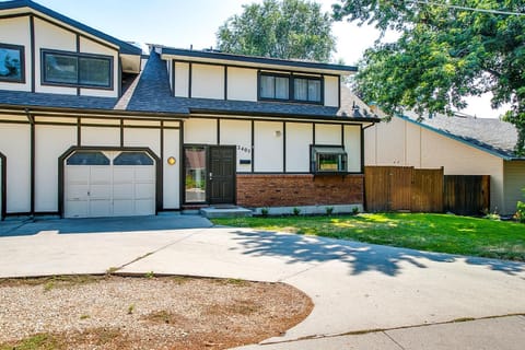 Property building, Facade/entrance, Day