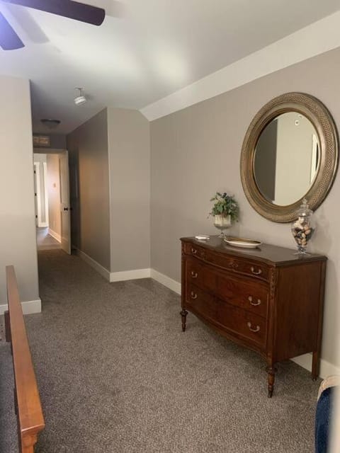 Modern 3-bedroom condo with gas fireplace Condo in Bettendorf
