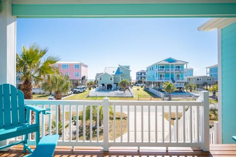 100 Flips and 100 Flops House in Oak Island