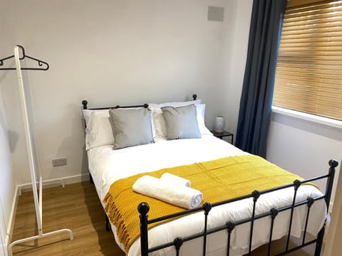 Cosy Retreat In Royal Sutton Coldfield Close to Good Hope Hospital the NEC and Birmingham Airport Condo in The Royal Town of Sutton Coldfield