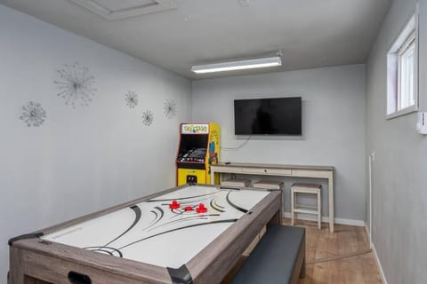 Edgewater Paradise HotTub Private Dock & Game Room Haus in Moses Lake