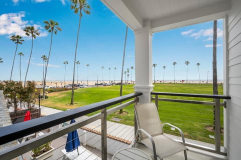 3 Bedroom with Park and Beach in your Backyard! House in Balboa Peninsula