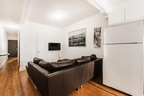 One bedroom apartment near Frontenac Metro 2159-05 Condominio in Laval