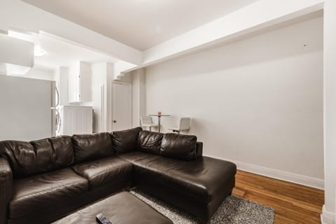 One bedroom apartment near Frontenac Metro 2159-05 Condominio in Laval