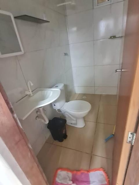 Casa mobiliada para hospedagens há 5min do aeroporto e com piscina para o lazer a piscina poderá ser compartilhada caso tenha mais hóspedes nas outras duas casas Apartment in João Pessoa