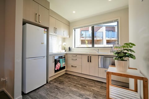 Two-Bedroom House with Jacuzzi at Rototuna! Apartment in Hamilton