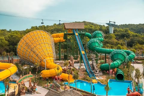 Neighbourhood, Aqua park