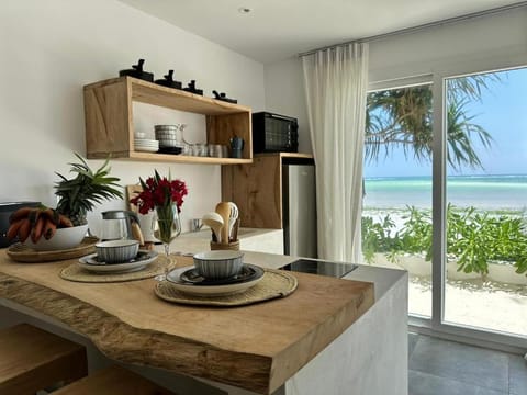 Beachfront White Pearl Suite ZanzibarHouses Condominio in Unguja North Region