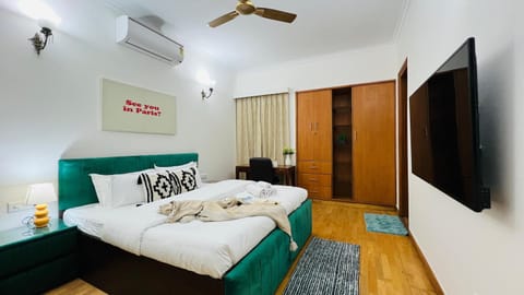 BluO Vasant Vihar PVR - Kitchen, Terrace, Lift Condo in New Delhi