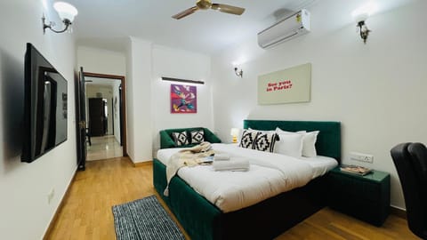 BluO Vasant Vihar PVR - Kitchen, Terrace, Lift Condo in New Delhi