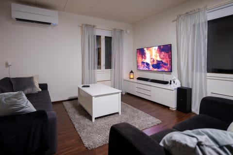 Communal lounge/ TV room, TV and multimedia, Living room