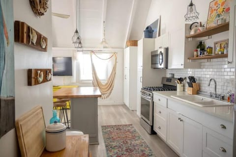 Kitchen or kitchenette, minibar, pet friendly, stove