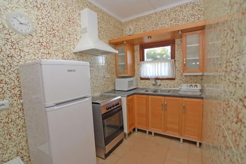 Kitchen or kitchenette, minibar, pet friendly, stove