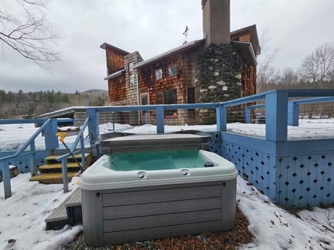 Property building, Winter, Hot Tub