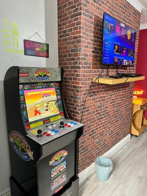 Game Room, Living room