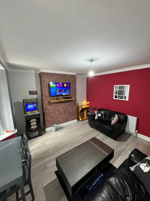 Game Room, Game Room, Living room, Evening entertainment