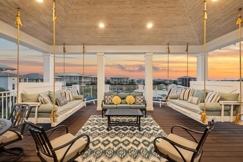View (from property/room), Balcony/Terrace, Seating area, pet friendly