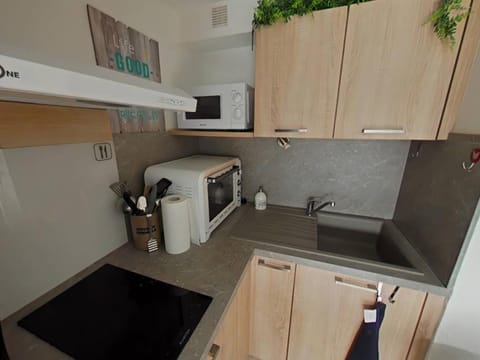 Kitchen or kitchenette, dishwasher, oven, pet friendly, toaster