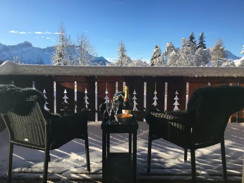 Balcony/Terrace, Mountain view