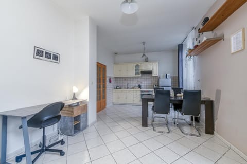 Kitchen or kitchenette, Dining area, minibar, pet friendly, stove