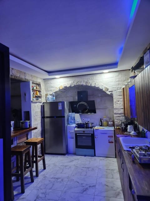 Kitchen or kitchenette, Dining area, oven, pet friendly