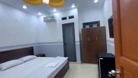 Bed, TV and multimedia, Photo of the whole room, Bedroom, wardrobe, air conditioner