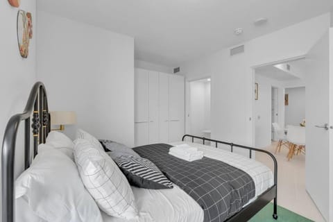 Modern Apt Near Downtown with Parking, AC & GYM Eigentumswohnung in Vancouver
