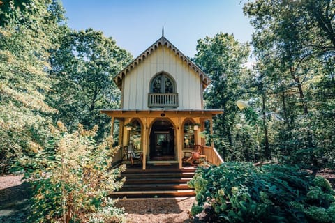 Magical Unique Wooded Gas FP Kayak House in Irvington