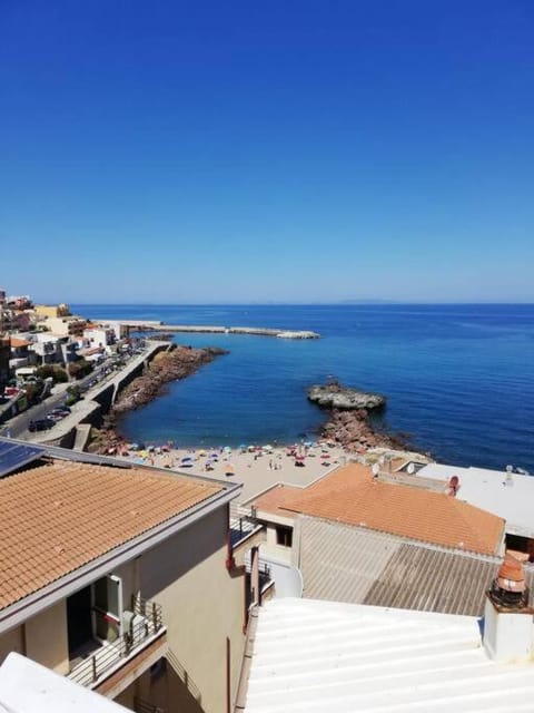 Nearby landmark, Natural landscape, Balcony/Terrace, Beach, Sea view