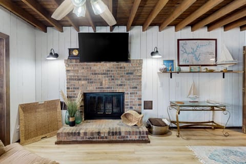 The Bird Watcher's Cabin House in Lake Sinclair