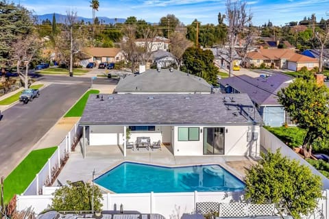 Gorgeous 3BR House, Pet Friendly W/ Pool! Maison in Reseda