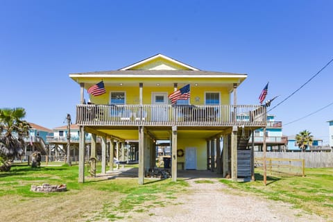 Surfside Beach Retreat with Balcony - Walk to Beach! House in Surfside Beach