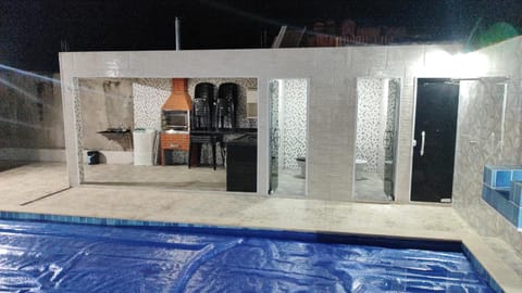 Casa com piscina na praia. House in Itanhaém