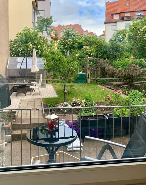 Balcony/Terrace, Garden view