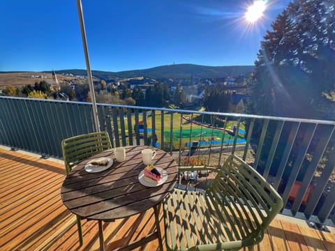 View (from property/room), Balcony/Terrace, Mountain view