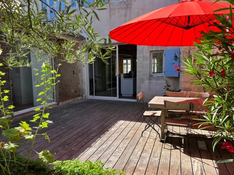 Property building, Patio, Dining area