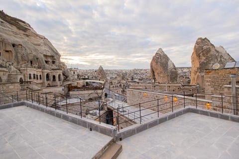 Nearby landmark, Day, Natural landscape, City view, Landmark view, Mountain view, Location